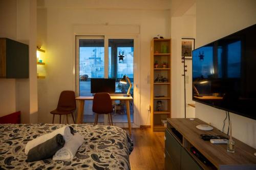 Modern Bright Cozy Top Floor Apartment & Terrace. — 4-Star Luxury Hotel in Athens, Greece
