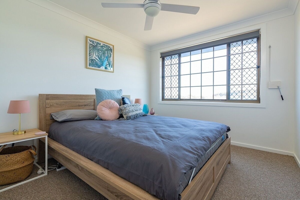 Lakeview Crescent 50 — carbon neutral stay, Forster