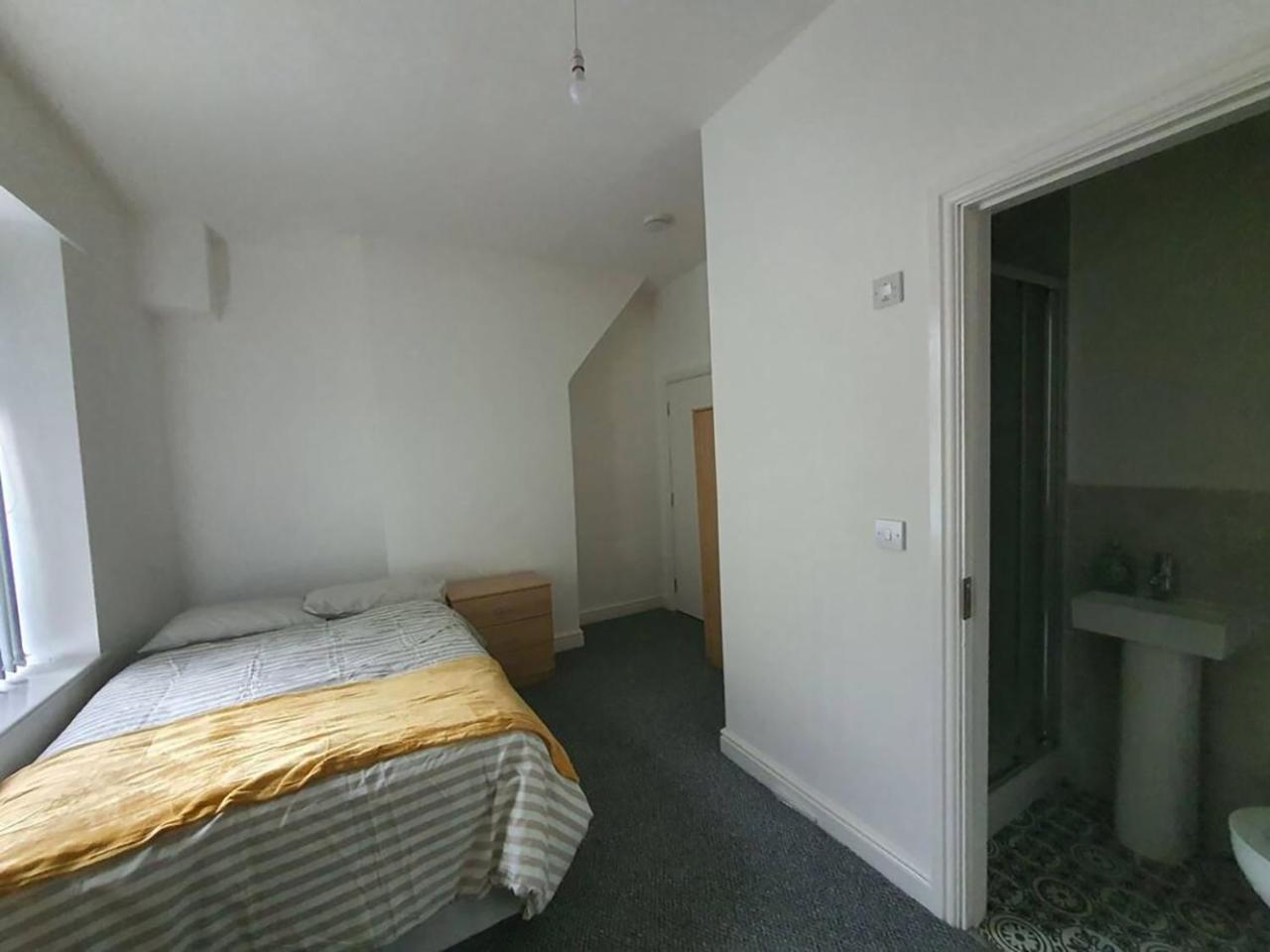 Double Room En suiteC Burnley City Centre — hotel in Burnley