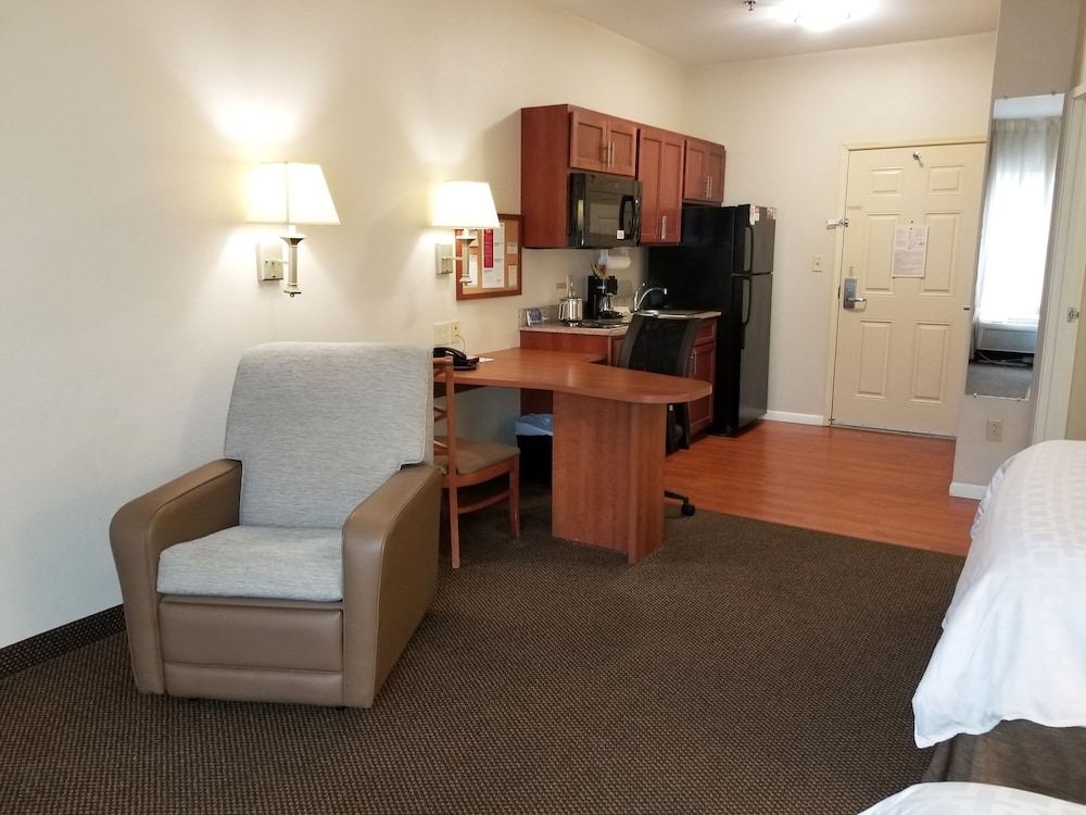 Candlewood Suites Cape Girardeau by IHG - photo 41