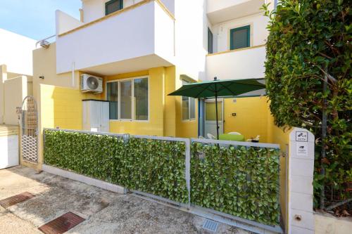Charming apartment in Torre Pali with large terrace — 4-Star Luxury Hotel in Salve, Italy