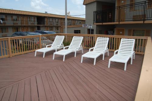 Executive Inn and Suites Springdale - photo 4