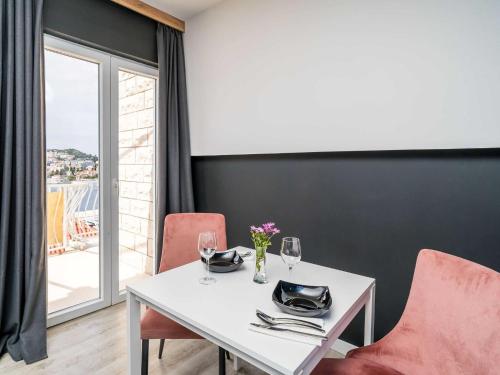 Apartments Tayra Superior studio apartment with balcony BR1