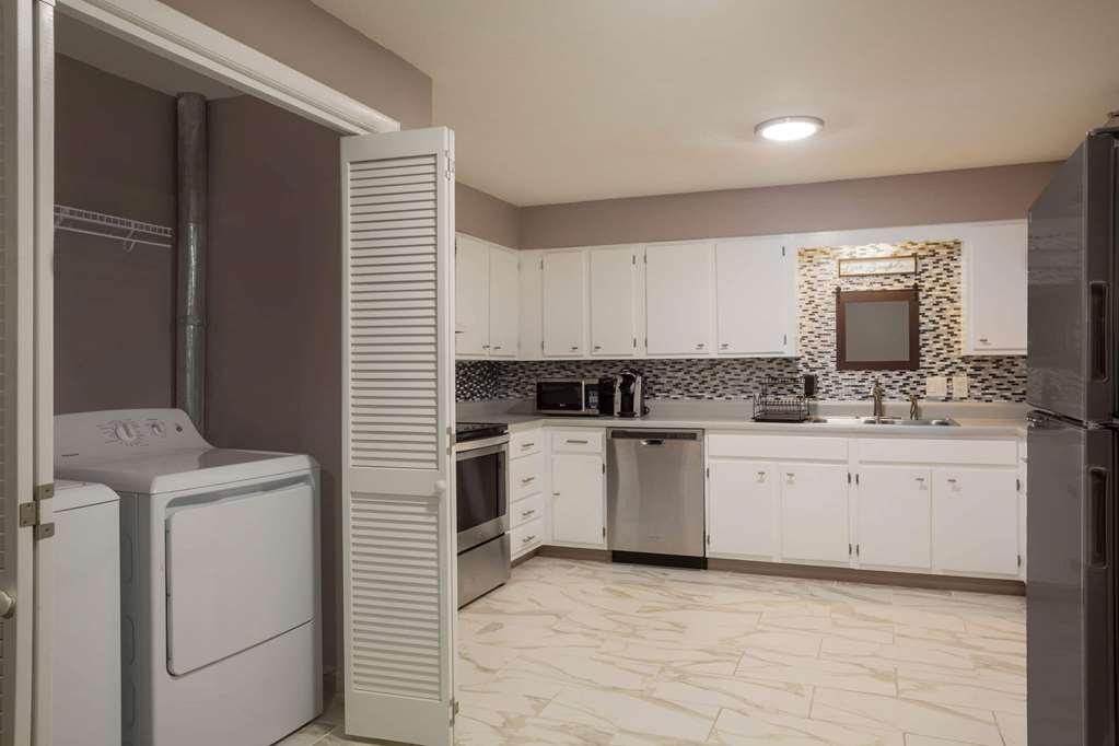 La Quinta Inn & Suites by Wyndham Branson - photo 23