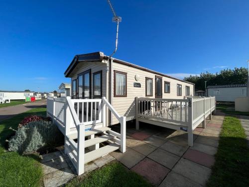 L60 Two bedroom caravan California Cliffs Parkdean Resort Scratby Sleeps 6 bed linen towels plus Wi Fi included Sorry no pets in Great Yarmouth, United Kingdom