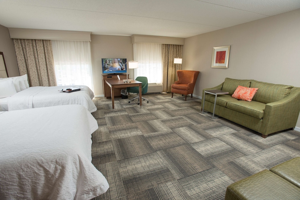 Hampton Inn & Suites Cincinnati Union Center - photo 19