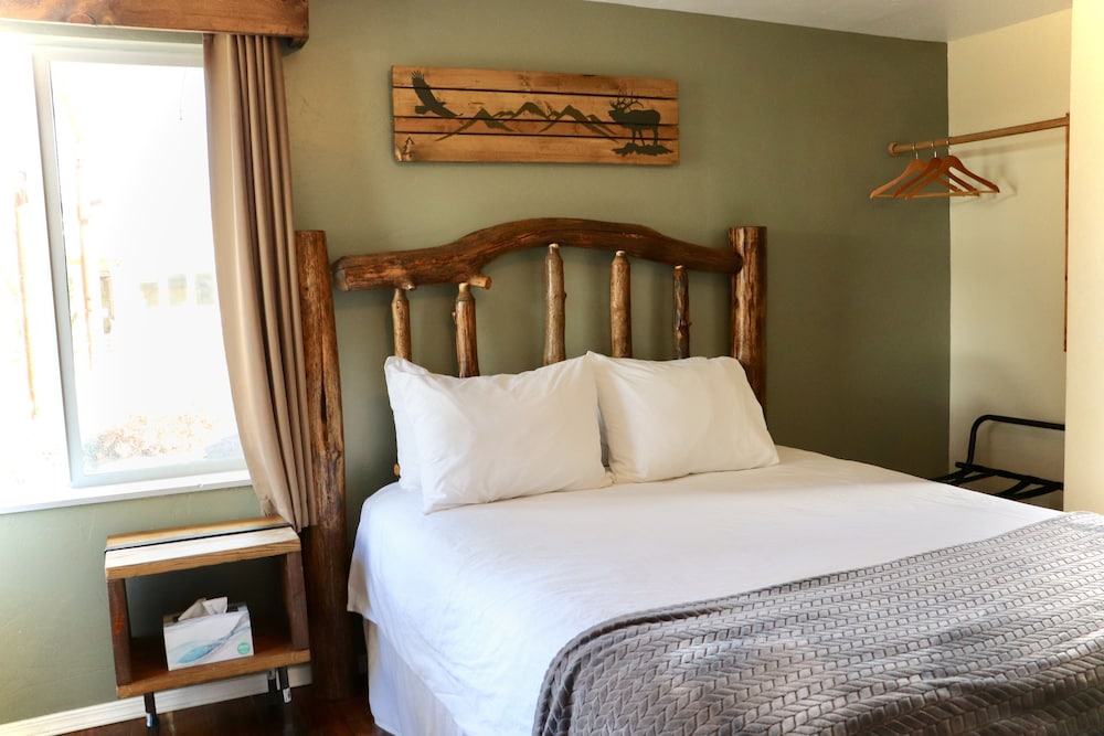 Evergreen Motel - photo 21