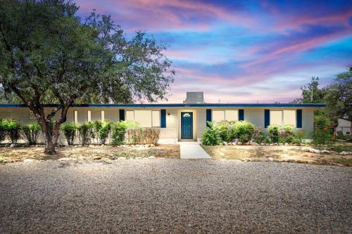 L New L 5Br 3Bth Large And Modern Home L Central Loc L 1 Acre Lot — 4-Star Luxury Hotel in Sierra Vista, United States