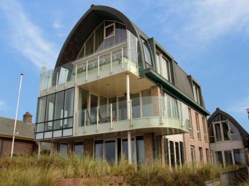 Apartment De Zeeparel by Interhome — 4-Star Luxury Hotel in Egmond Aan Zee, Netherlands