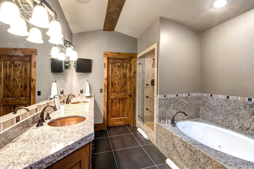 Best Location Steps to Main St Free City Bus to Deer Valley PC Resort Expansive 4 Bedroom Penthouse with Hot Tub BBQ PRH 685 by KBM Resorts - photo 21