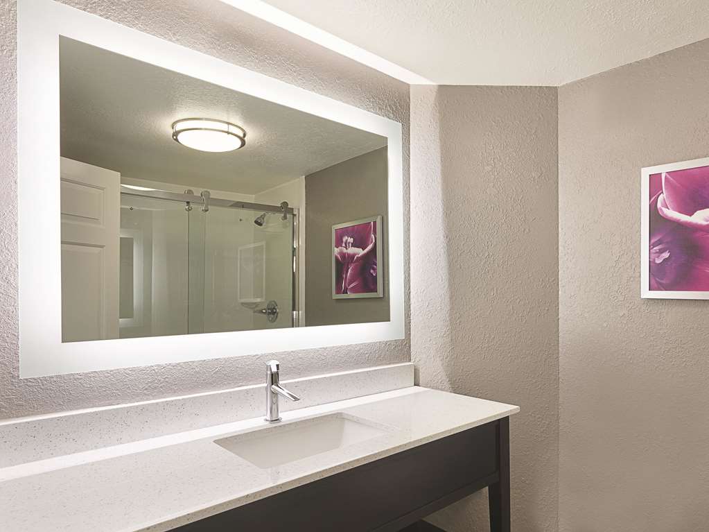 La Quinta Inn by Wyndham Fresno Yosemite - photo 46