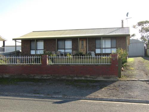 Captain's Quarters - carbon neutral hotel in Unknown City