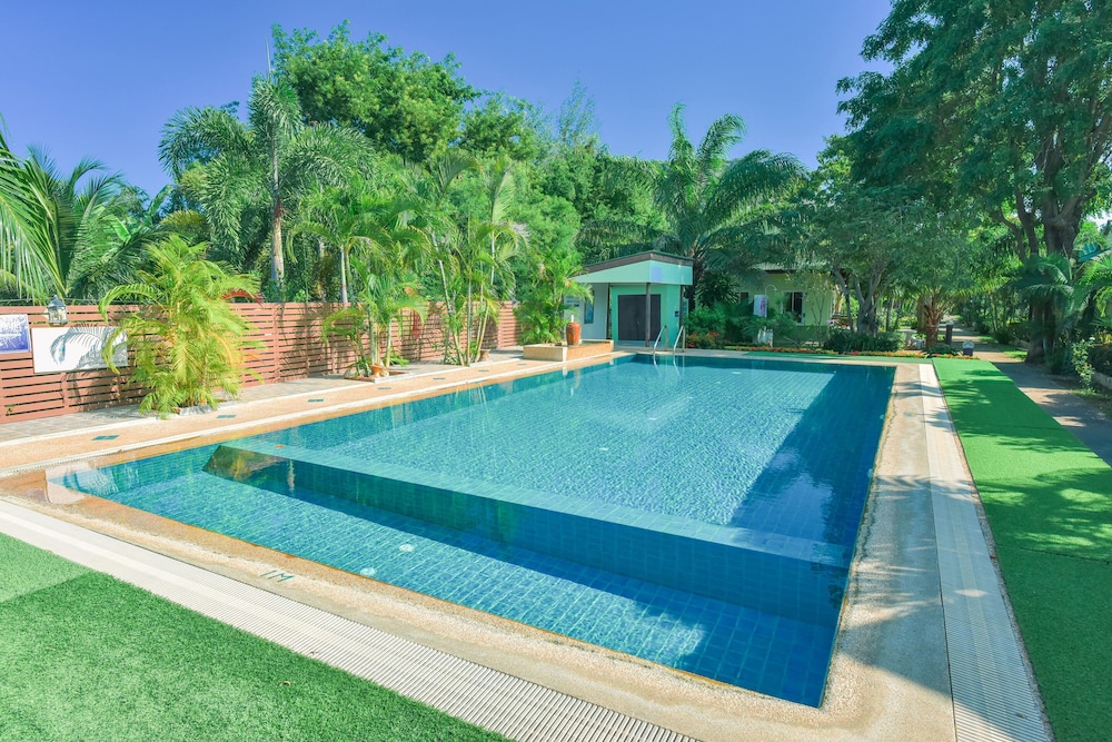 Sanghirun Resort in Pran Buri, Thailand