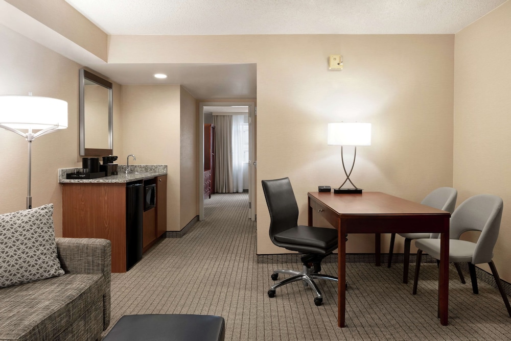 Embassy Suites by Hilton Cincinnati RiverCenter - photo 24