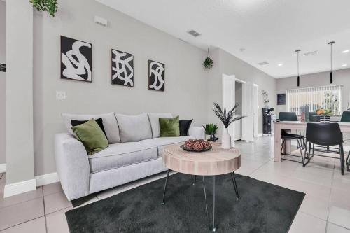 Uniquely Chic home near Disney — 4-Star Luxury Hotel in Kissimmee, United States