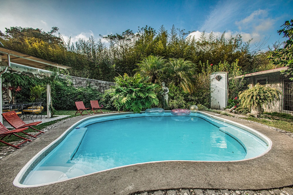 Casa Madre Tierra — 4-Star Luxury Hotel in Los Llanitos, Panama