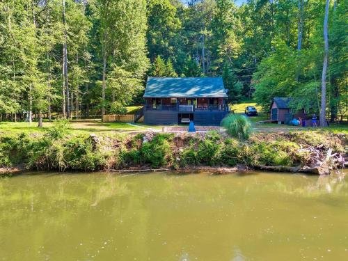 Newport River Retreat in Ellijay, United States