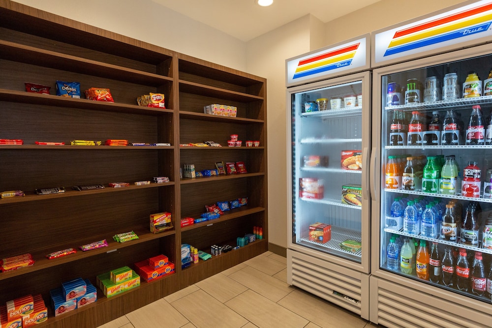 Holiday Inn Express & Suites Kingfisher by IHG - photo 8
