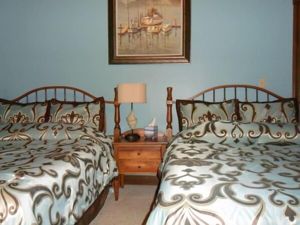 Spruce Hill Inn and Cottages - photo 7
