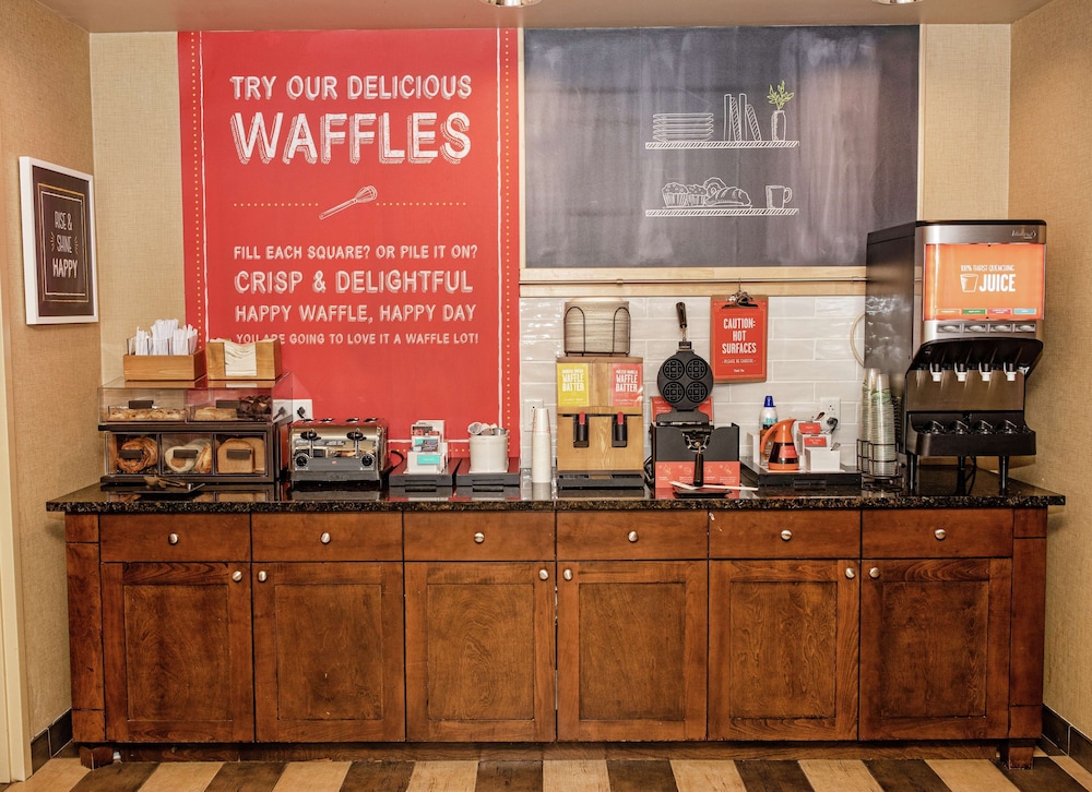 Hampton Inn Winfield - photo 28