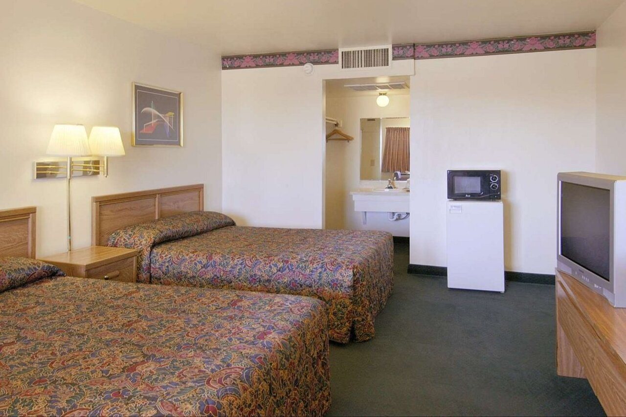 Super 8 By Wyndham Vernon - photo 7