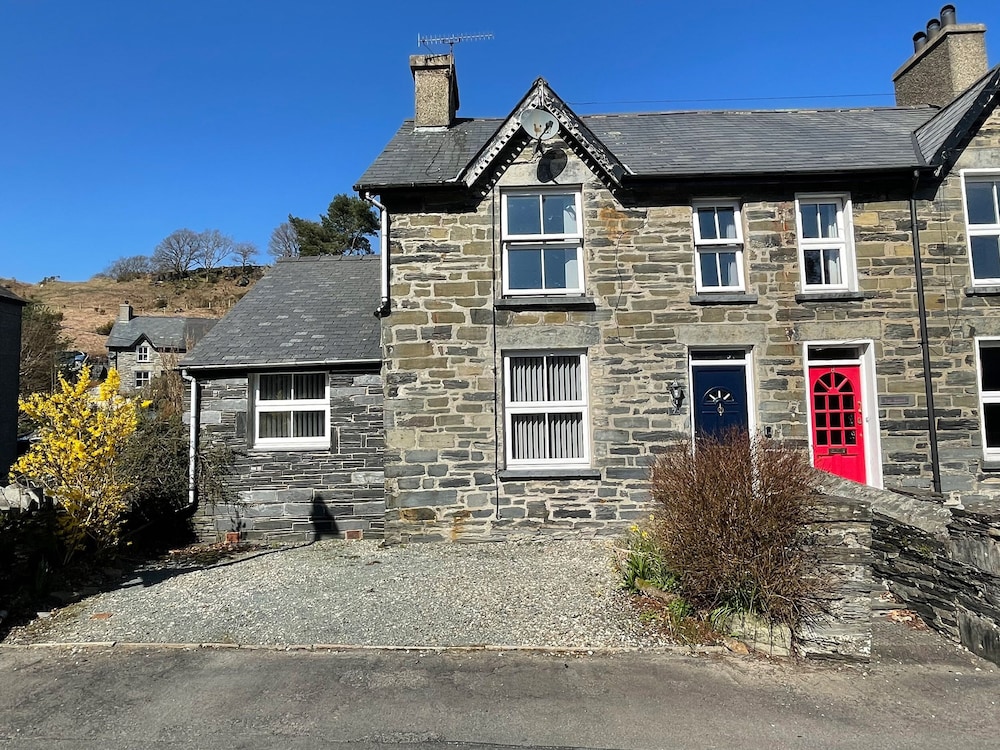 7 Castle Terrace — 4-Star Luxury Hotel in Blaenau-Ffestiniog, United Kingdom