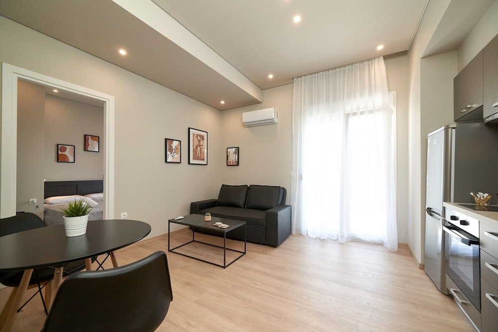 Athens City 2 Bedrooms Apartment A 100mbps Wifi — 4-Star Luxury Hotel in Athens, Greece