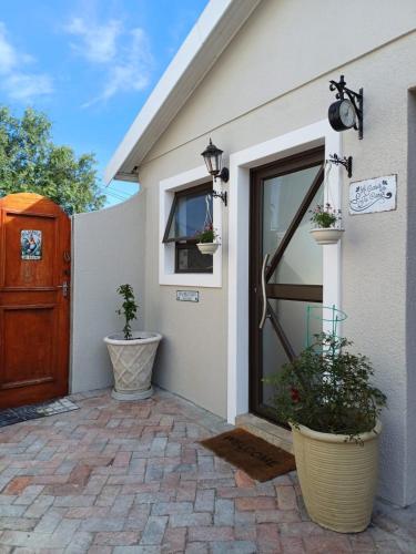 Stylish Studio in Tableview Stay