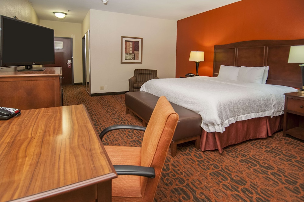 Hampton Inn & Suites Waxahachie - photo 12