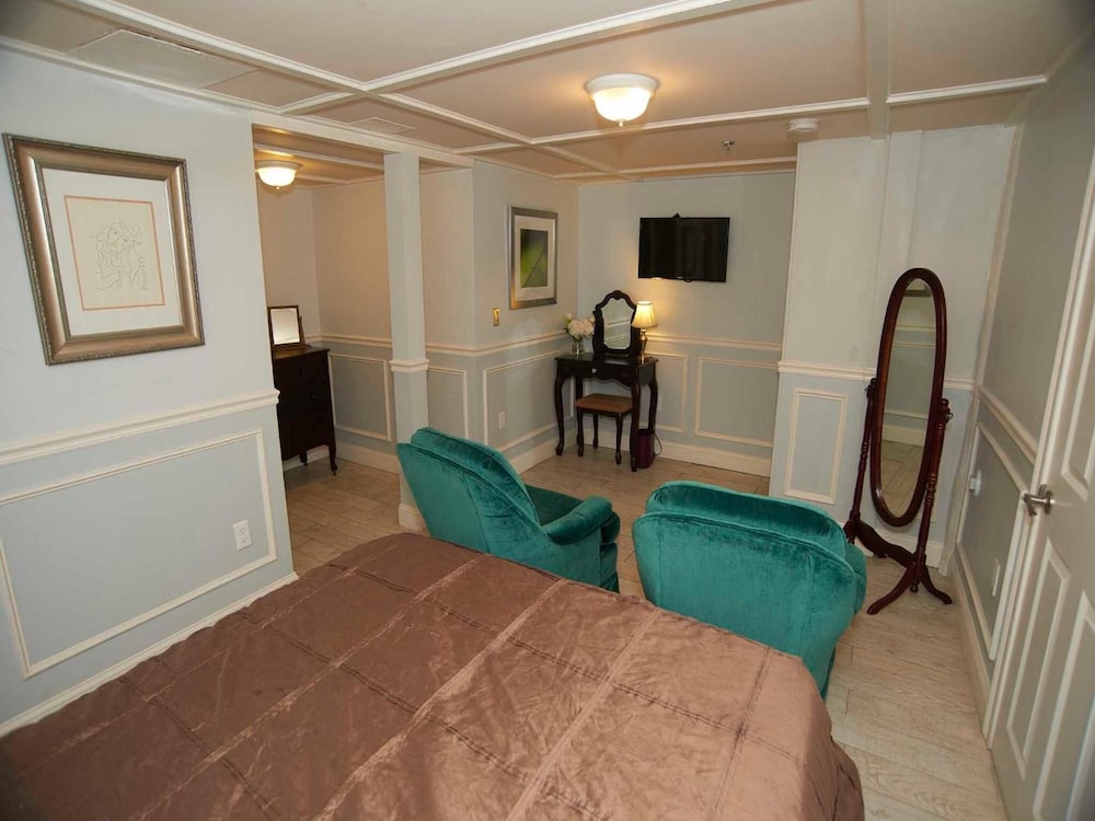 Bellevue Manor - photo 22