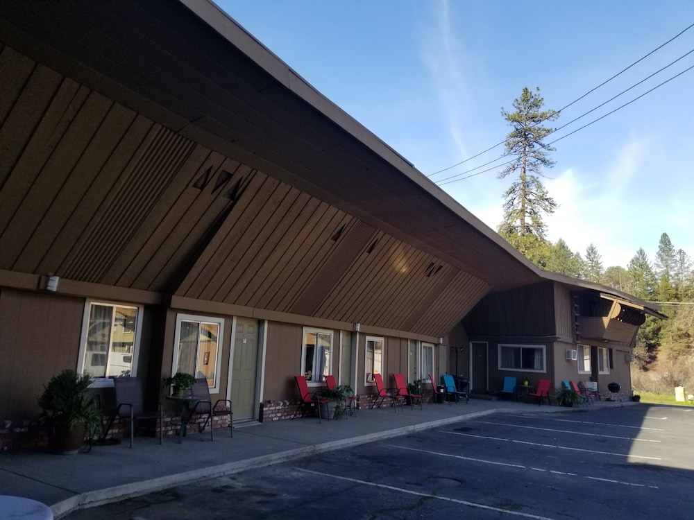 Bigfoot Motel - photo 20