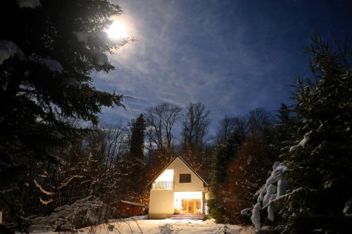 Blisko i nad Soline i w góry kominek ognisko i wędzarnia in Unknown City, Poland
