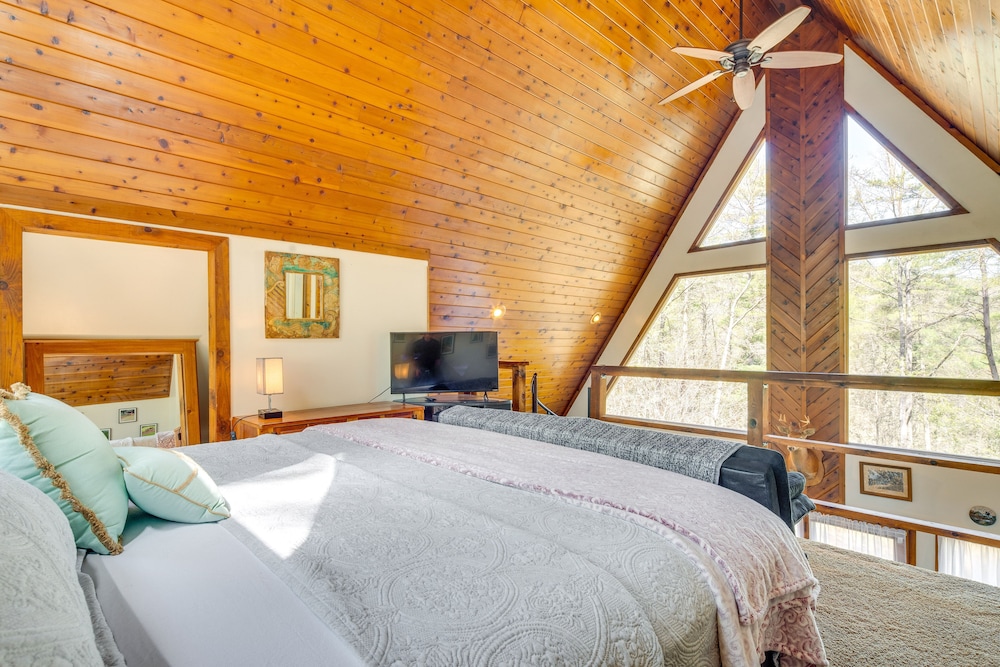 Blissful North Carolina Mountain Vacation Rental 20796560 — Mars Hill