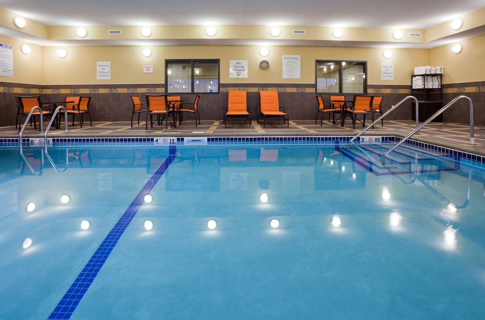Holiday Inn Express Hotel & Suites Fort Dodge by IHG - photo 22