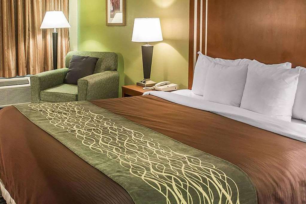 Days Inn by Wyndham Austintown - photo 11