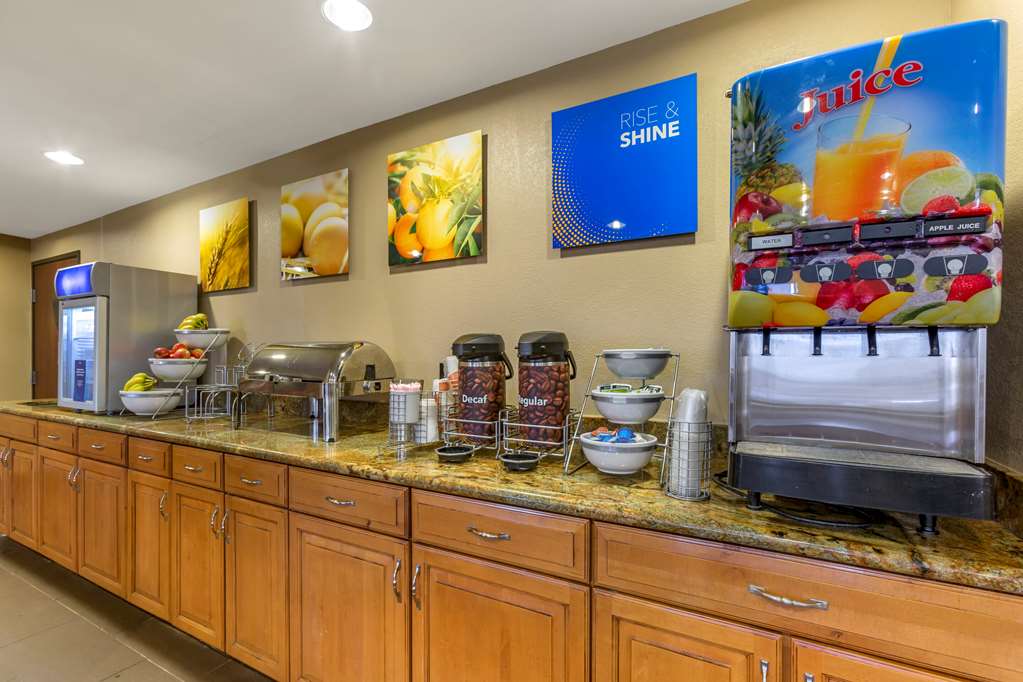 Comfort Inn & Suites Phoenix North Deer Valley - photo 32