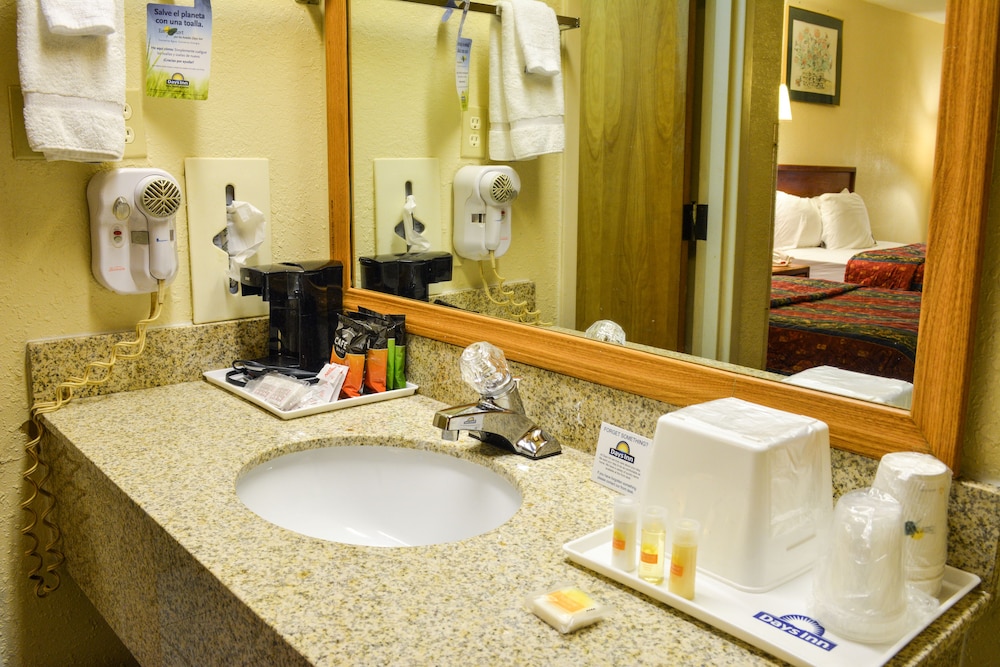 Days Inn by Wyndham Easley Greenville Clemson Area - photo 26