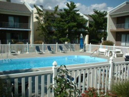 Stunning 2 Bedroom Condo In Ship Bottom 14015 22015897 — Ship Bottom