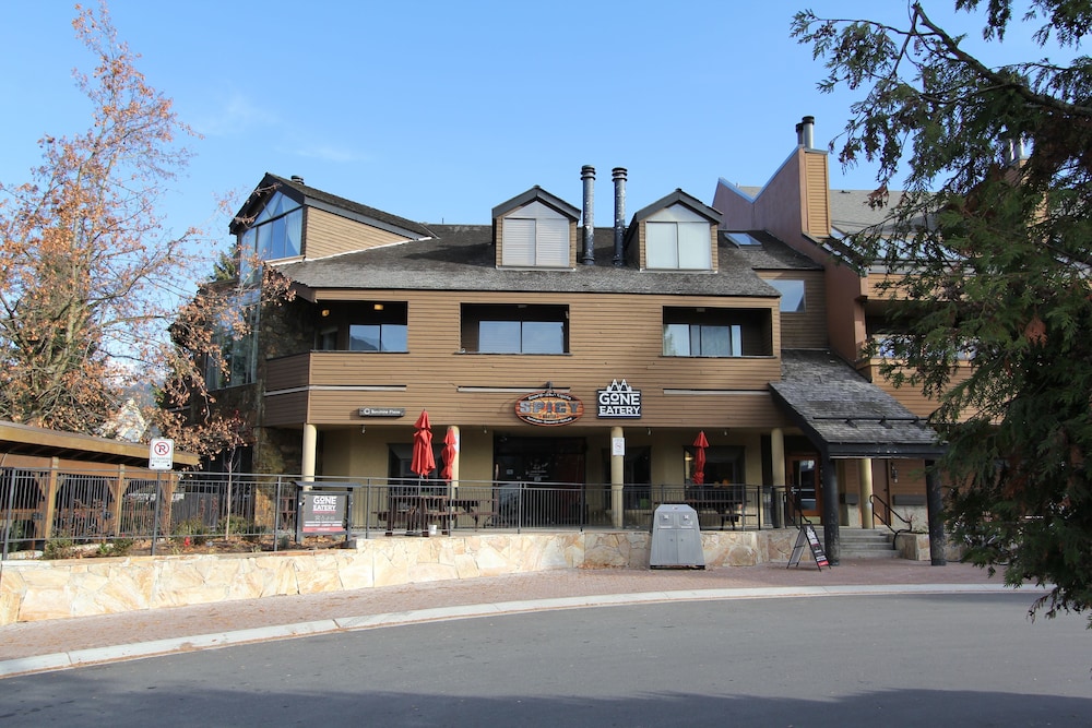 Rainbow Suites by Whistler Retreats — 4-Star Luxury Hotel in Whistler, Canada