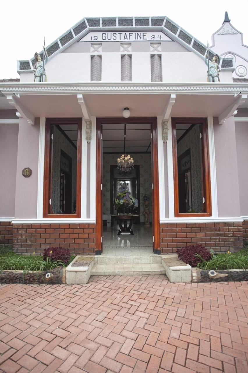 Huis Van Gustafine Floor 1 — Malang