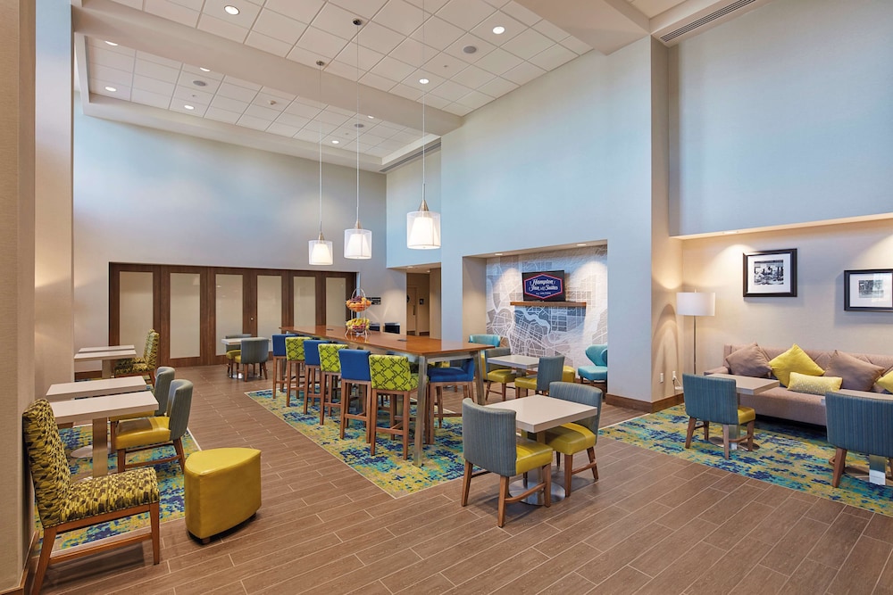 Hampton Inn & Suites Sacramento at Csus - photo 3