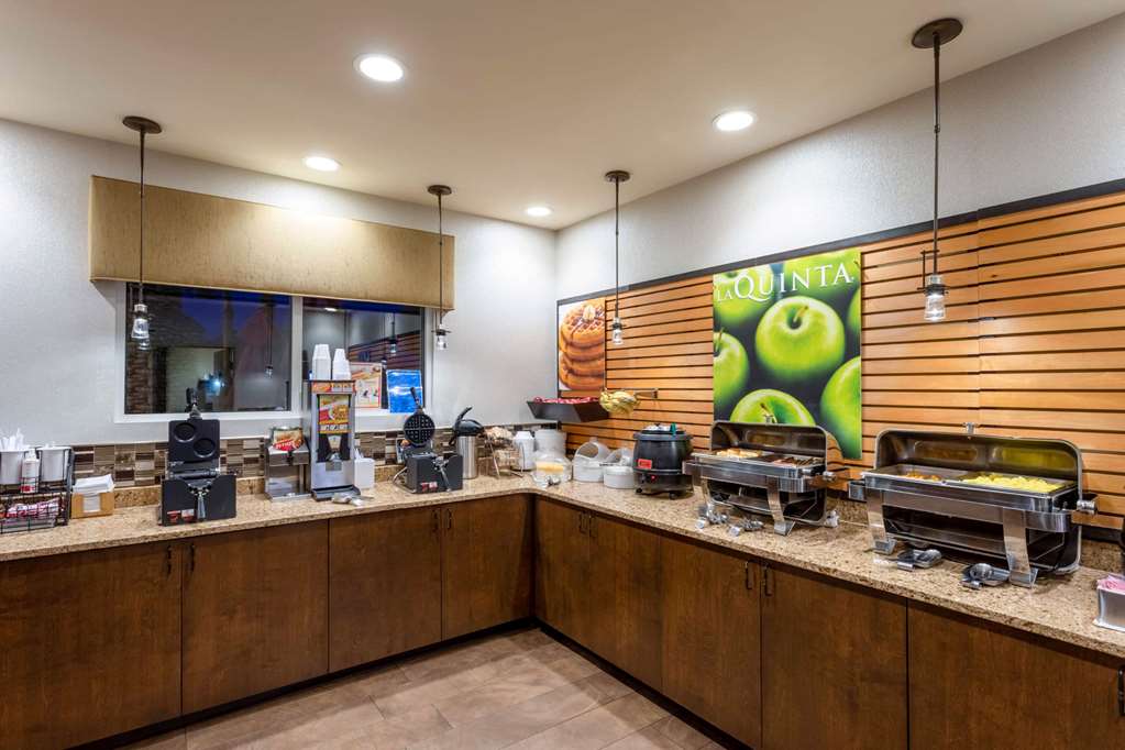 La Quinta Inn & Suites by Wyndham Pigeon Forge - photo 41