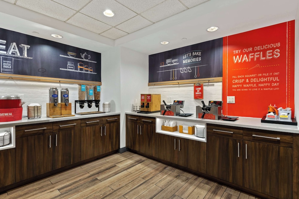 Hampton Inn & Suites Lake George - photo 75
