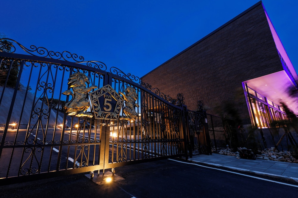 Five Spring Resort The Shirahama in Shirahamacho-Usazakiminami, Japan