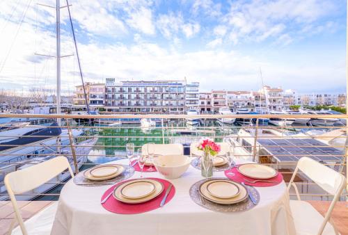 Apart rent Apartment Port Salins 0163 — 4-Star Luxury Hotel in Empuriabrava, Spain