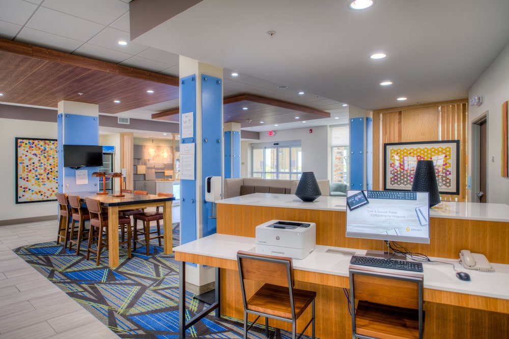 Holiday Inn Express & Suites Remington by IHG - photo 11