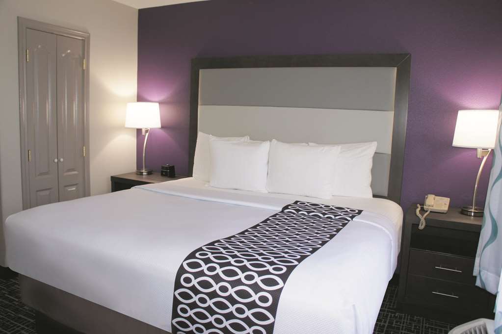 La Quinta Inn & Suites by Wyndham Pharr North McAllen - photo 37