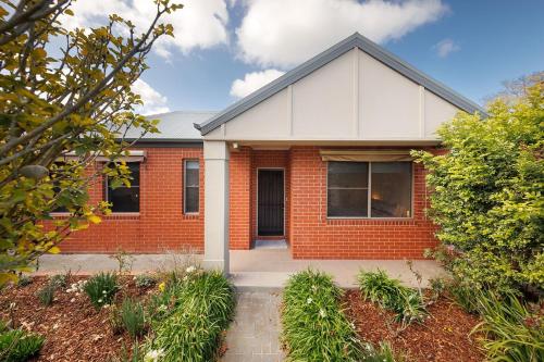 Gorgeous Gem on Jones in Albury, Australia