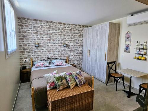 Charmant Studio Pres de la Plage Avec Jacuzzi Et Terrasse Privative in Villeneuve-Loubet, France