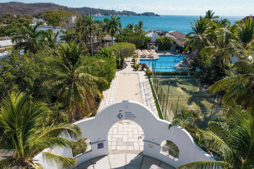 Hotel Castillo Huatulco & Beach Club in Santa Maria Huatulco, Mexico